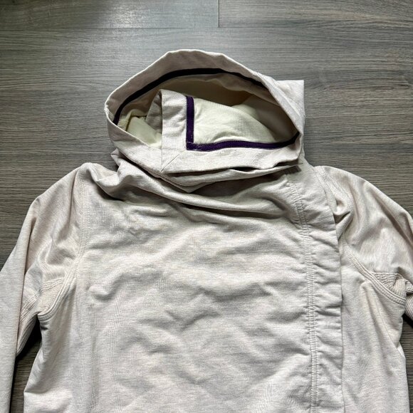 Lululemon Women's Savasana Wrap - Picture 4 of 9